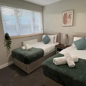 Holiday home Immaculate Newly Refurbished 4 Bed House, Nottingham