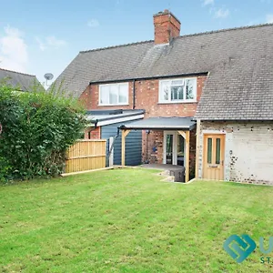 Holiday home Airy 3 Bed House - Hot Tub - Near Castle, Qmc - City Centre & Trent Bridge, Nottingham